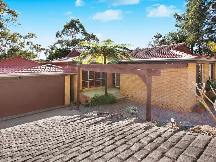 11 Bowral Close, Hornsby Heights NSW 2077