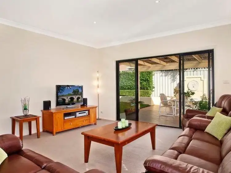 2/17 Gannons Road, Caringbah NSW 2229