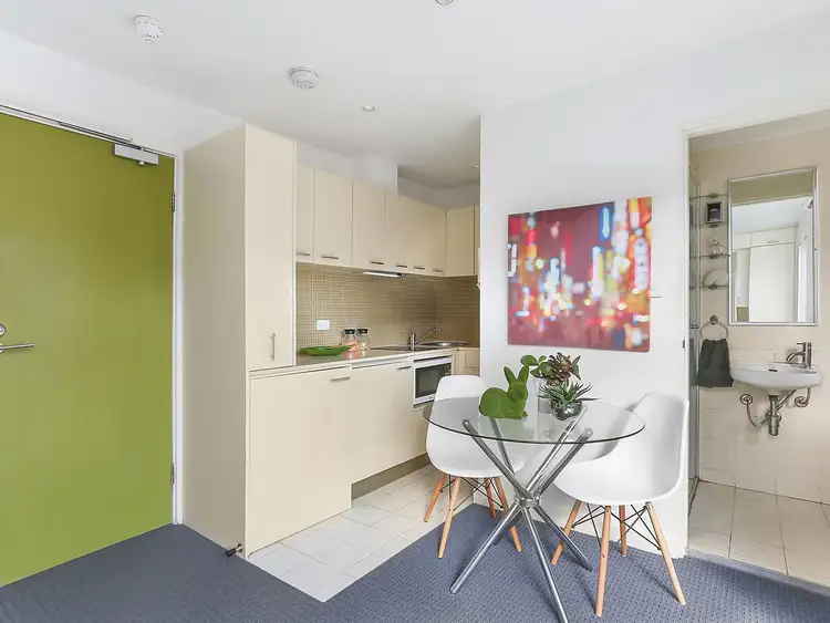 204/64 Wellington Street