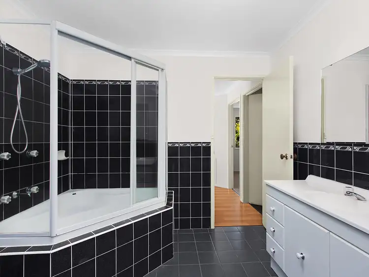 Sixth view of Homely house listing, 11 Raiwalla Court, Ngunnawal ACT 2913