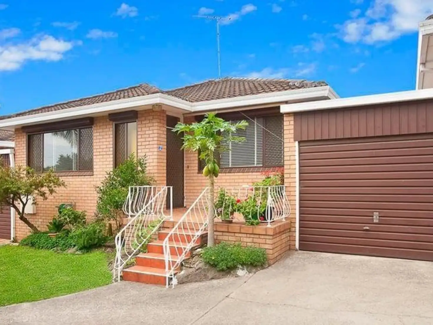 Main view of Homely villa listing, 2/76 Verdun Street, Bexley NSW 2207