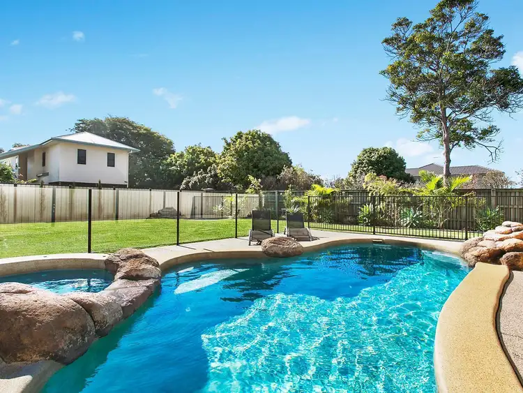 8 Aqua Court, Wakerley QLD 4154
