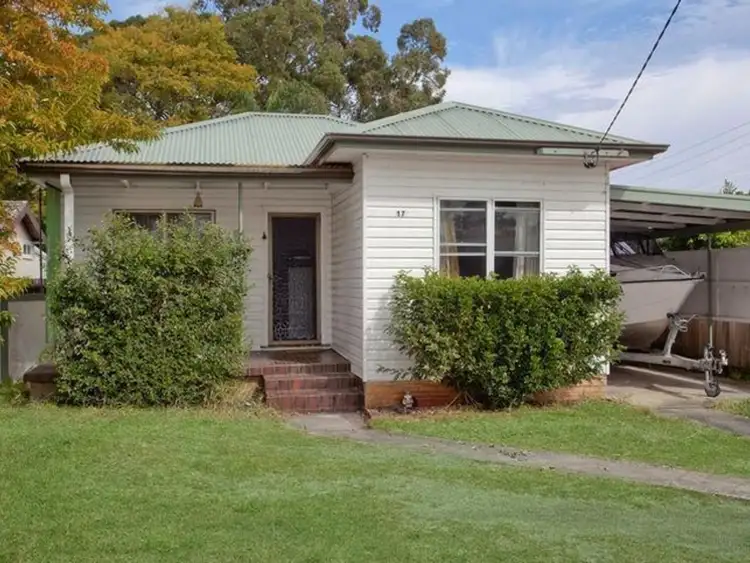 17 Rawson Road, Woy Woy NSW 2256