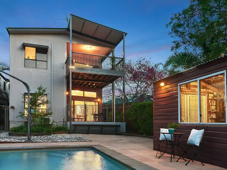 25 Burns Parade, Chapel Hill QLD 4069