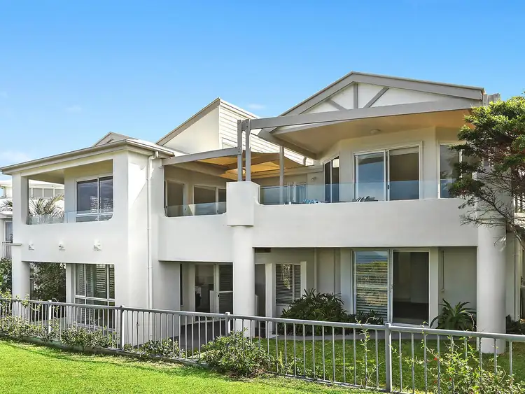 16 Corsair Crescent, Sunrise Beach QLD 4567