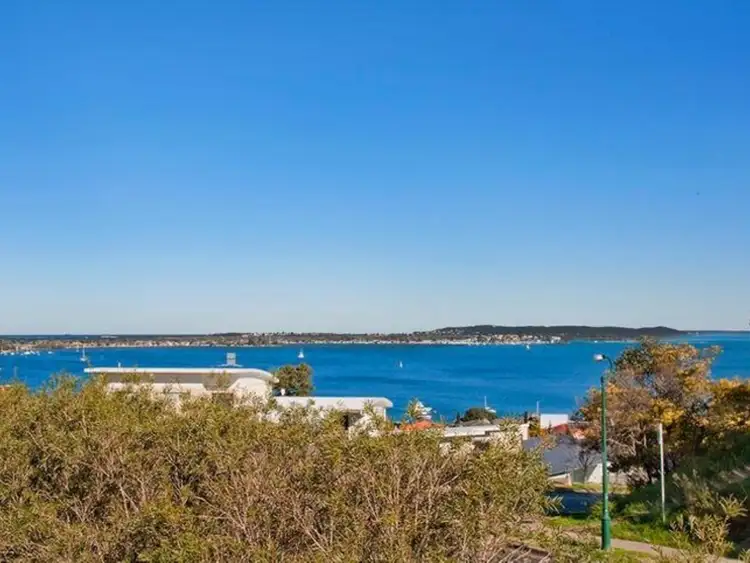 14 Meridian Close, Belmont NSW 2280