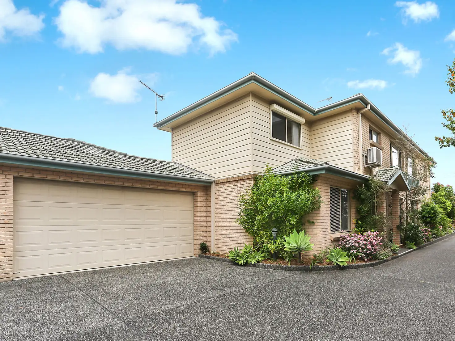 Main view of Homely townhouse listing, 2/54 Winsor Street, Merewether NSW 2291