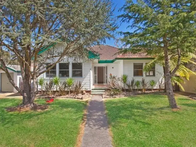 1 Lionel Parade, Springfield NSW 2250