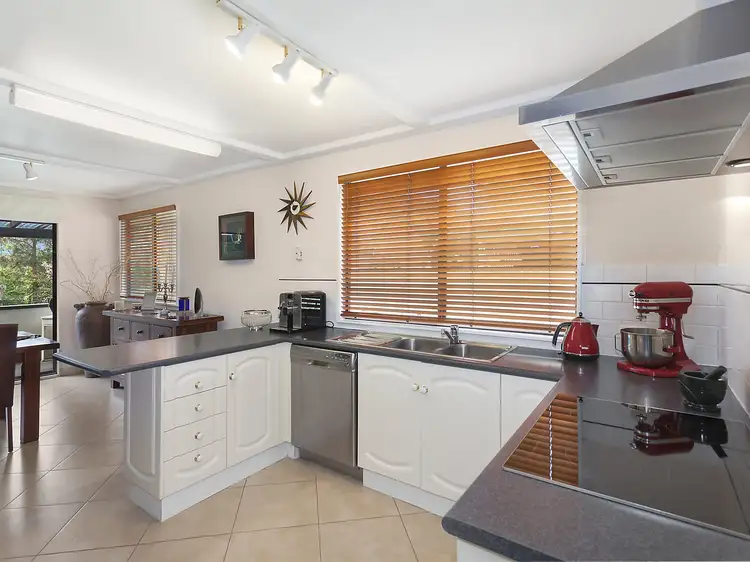 9 Holcombe Avenue, Narara NSW 2250