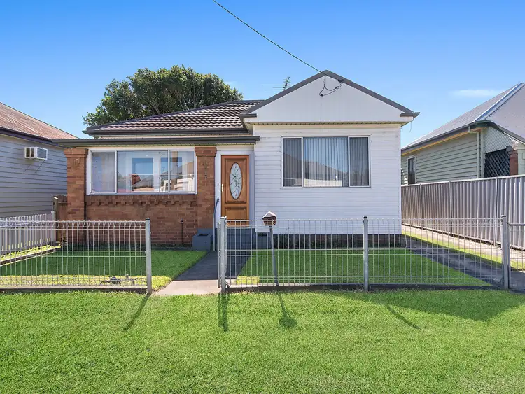 8 Dundas Street, Mayfield NSW 2304