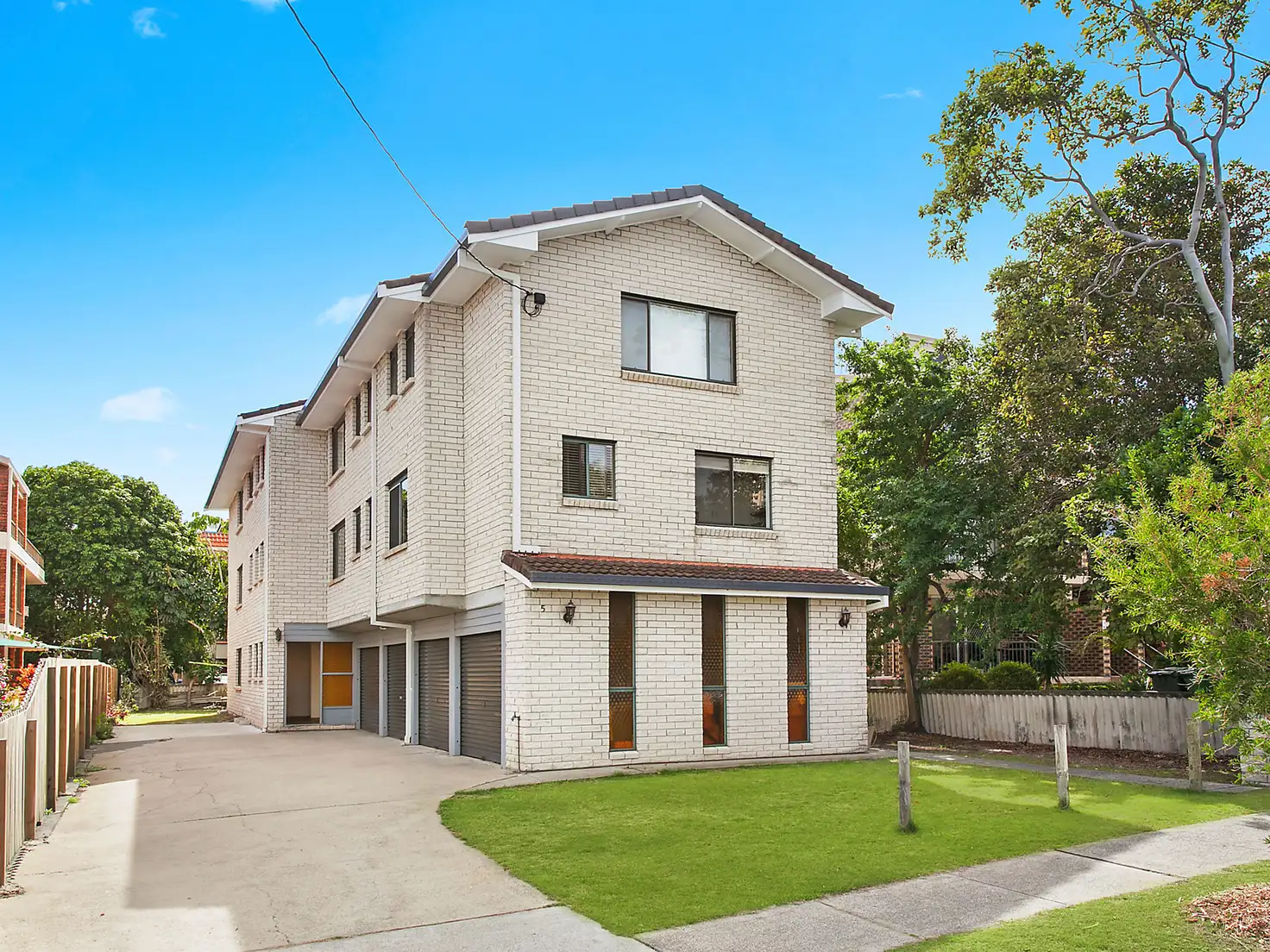 Main view of Homely apartment listing, 2/5 Rosewood Avenue, Broadbeach QLD 4218