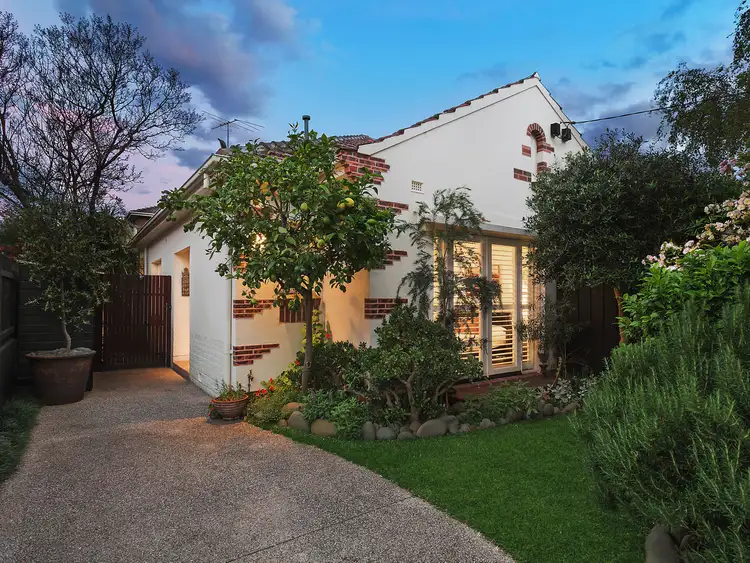 10 Hammerdale Avenue, St Kilda East VIC 3183