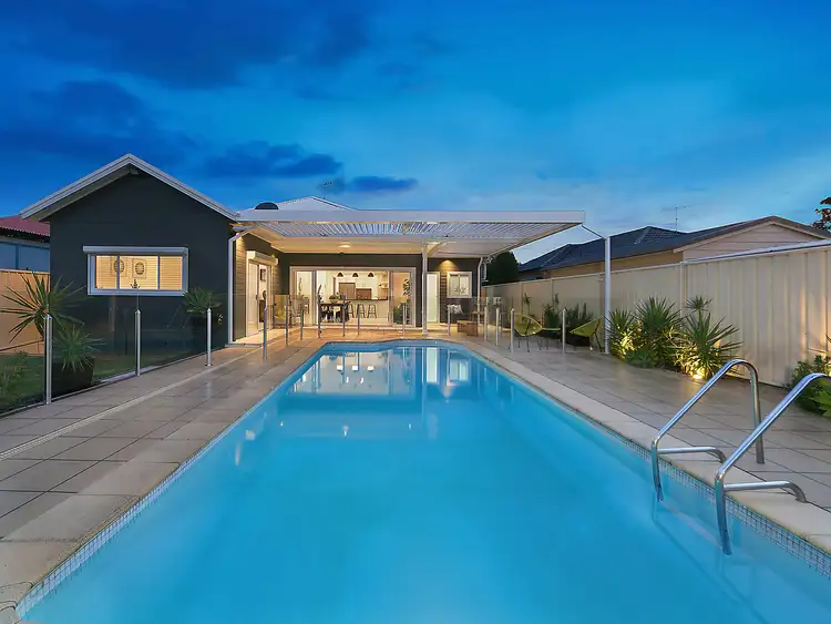 11 York Crescent, Belmont North NSW 2280