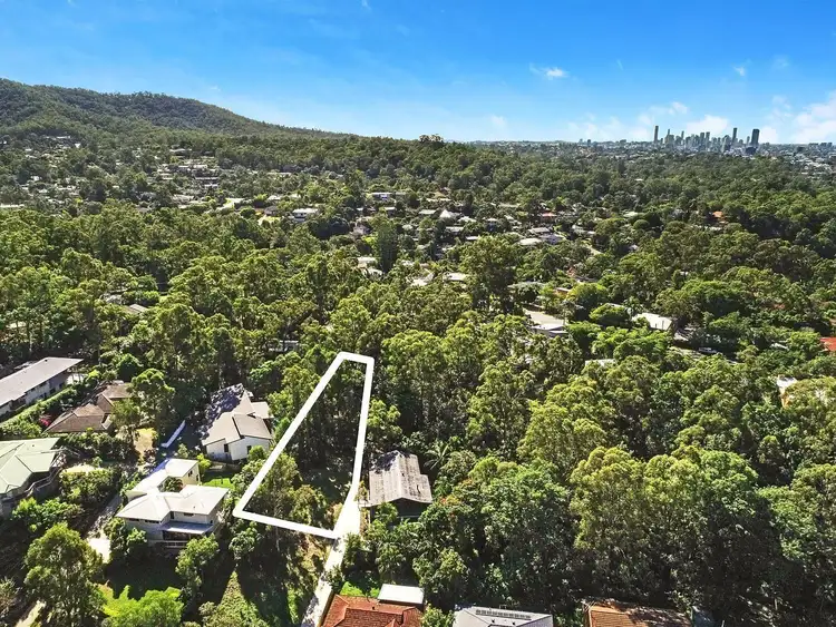 15 Tamarix Street, Chapel Hill QLD 4069