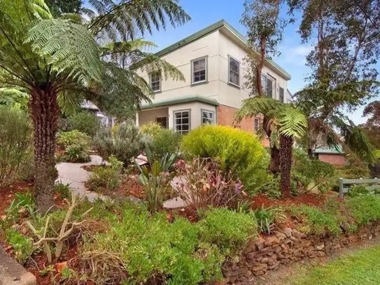 8 Wood Street, Wentworth Falls NSW 2782