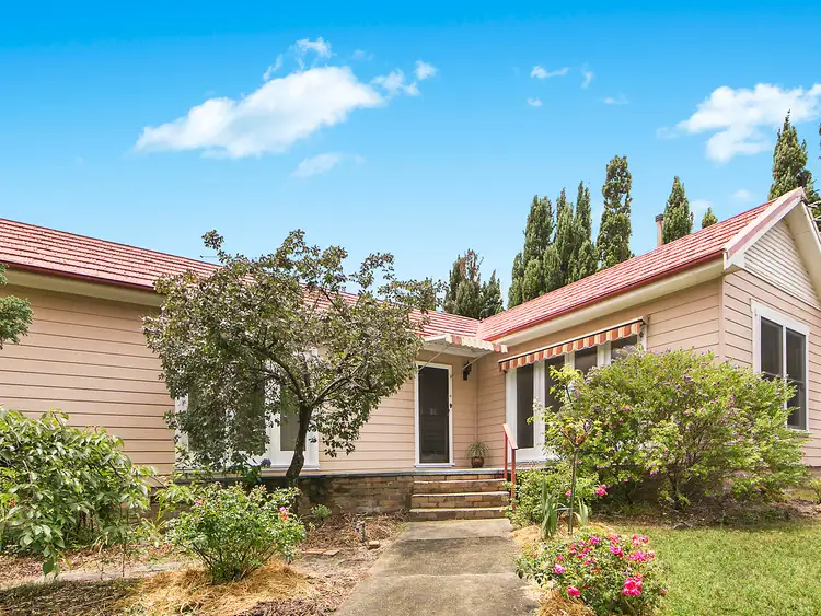16 Valley Road, Wentworth Falls NSW 2782