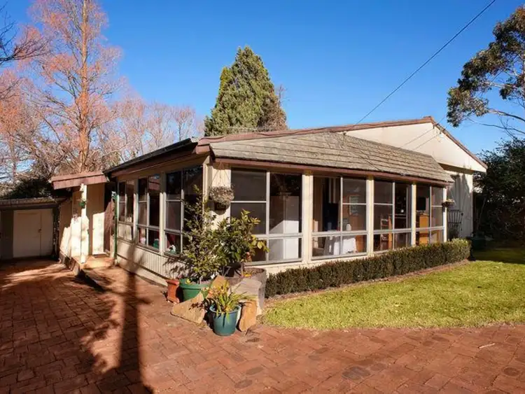 16 Cook Road, Wentworth Falls NSW 2782