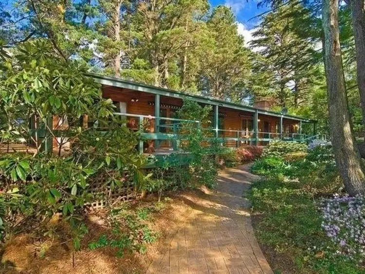 134 Falls Road, Wentworth Falls NSW 2782