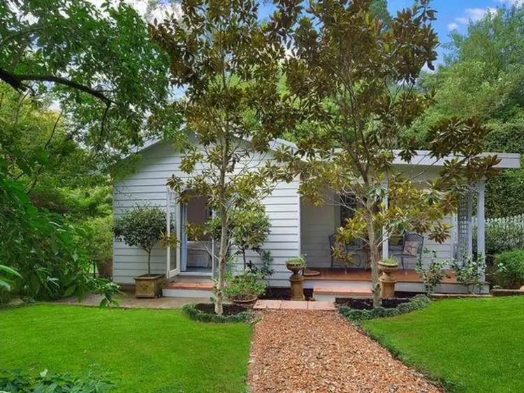 33 Central Lane, Wentworth Falls NSW 2782