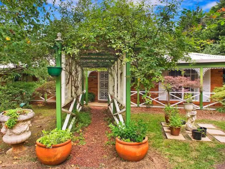 9 Queen Elizabeth Drive, Wentworth Falls NSW 2782