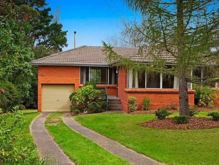 12 Pine Avenue, Wentworth Falls NSW 2782