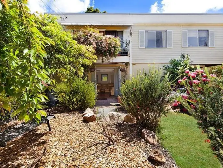 11 Mimosa Avenue, Wentworth Falls NSW 2782