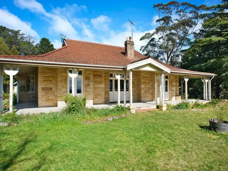 2 Fitzstubbs Avenue, Wentworth Falls NSW 2782