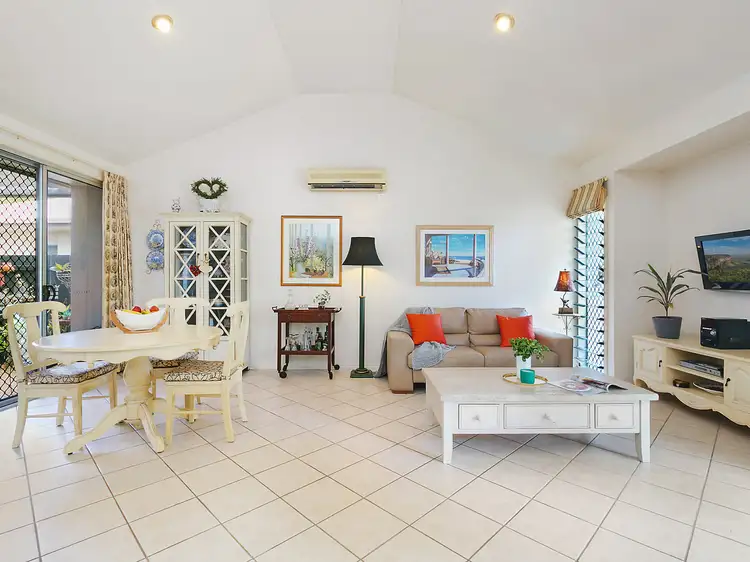 30/2 Grand Parade, Parrearra QLD 4575