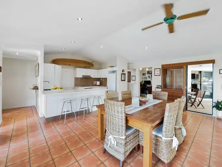 8 Comet Drive, Sunrise Beach QLD 4567