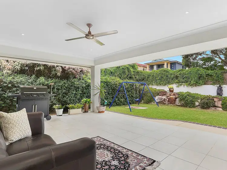 1 Olsen Crescent, Wakerley QLD 4154