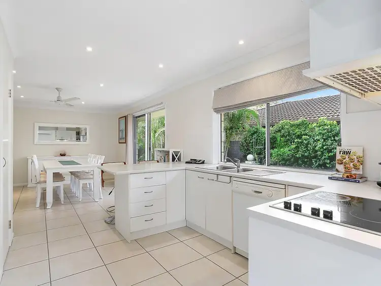18 Dame Patti Drive, Sunrise Beach QLD 4567
