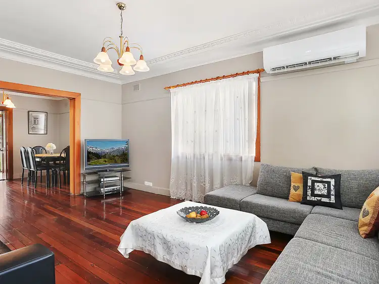 25 Glamis Street, Kingsgrove NSW 2208