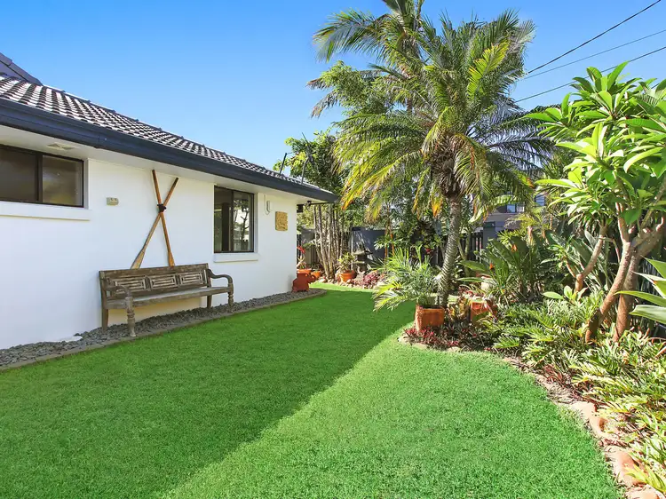 6 Margaroola Avenue, Biggera Waters QLD 4216