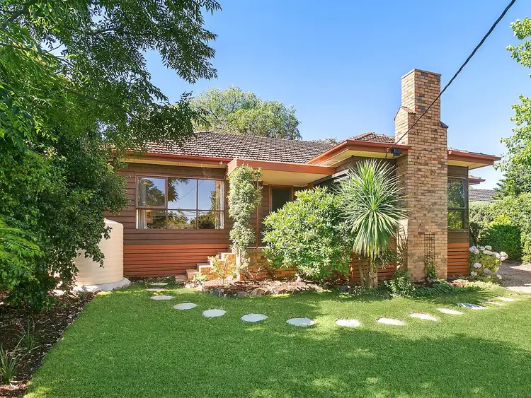 11 Fairview Road, Mount Waverley VIC 3149