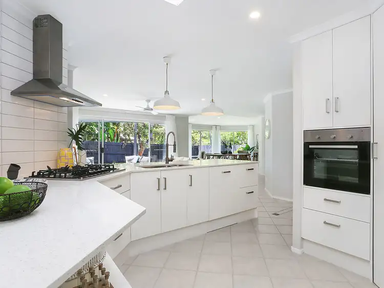 6 Hawley Court, Sunrise Beach QLD 4567