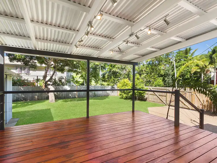 6 Halloran Street, Hermit Park QLD 4812