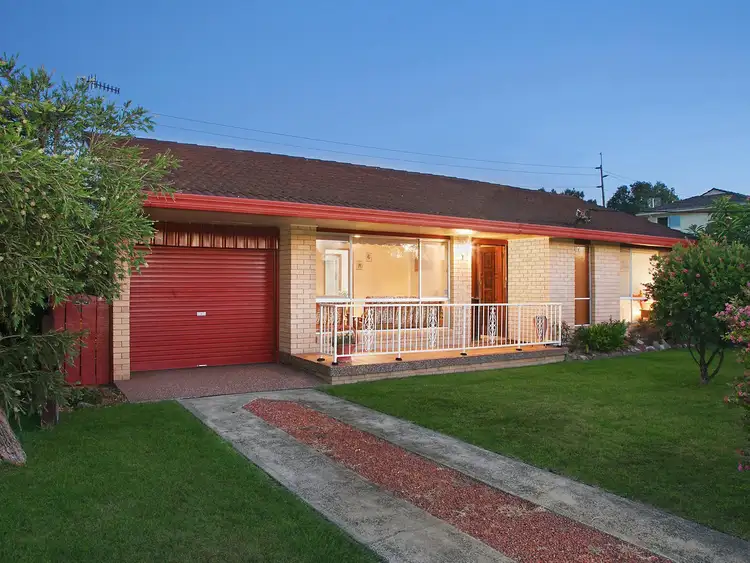 32 Kathleen White Crescent, Killarney Vale NSW 2261