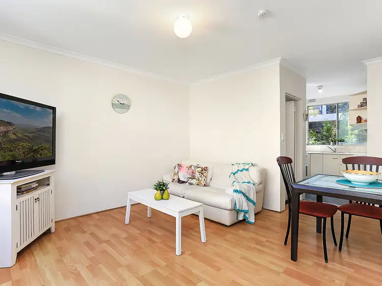 2/6 Darley Street