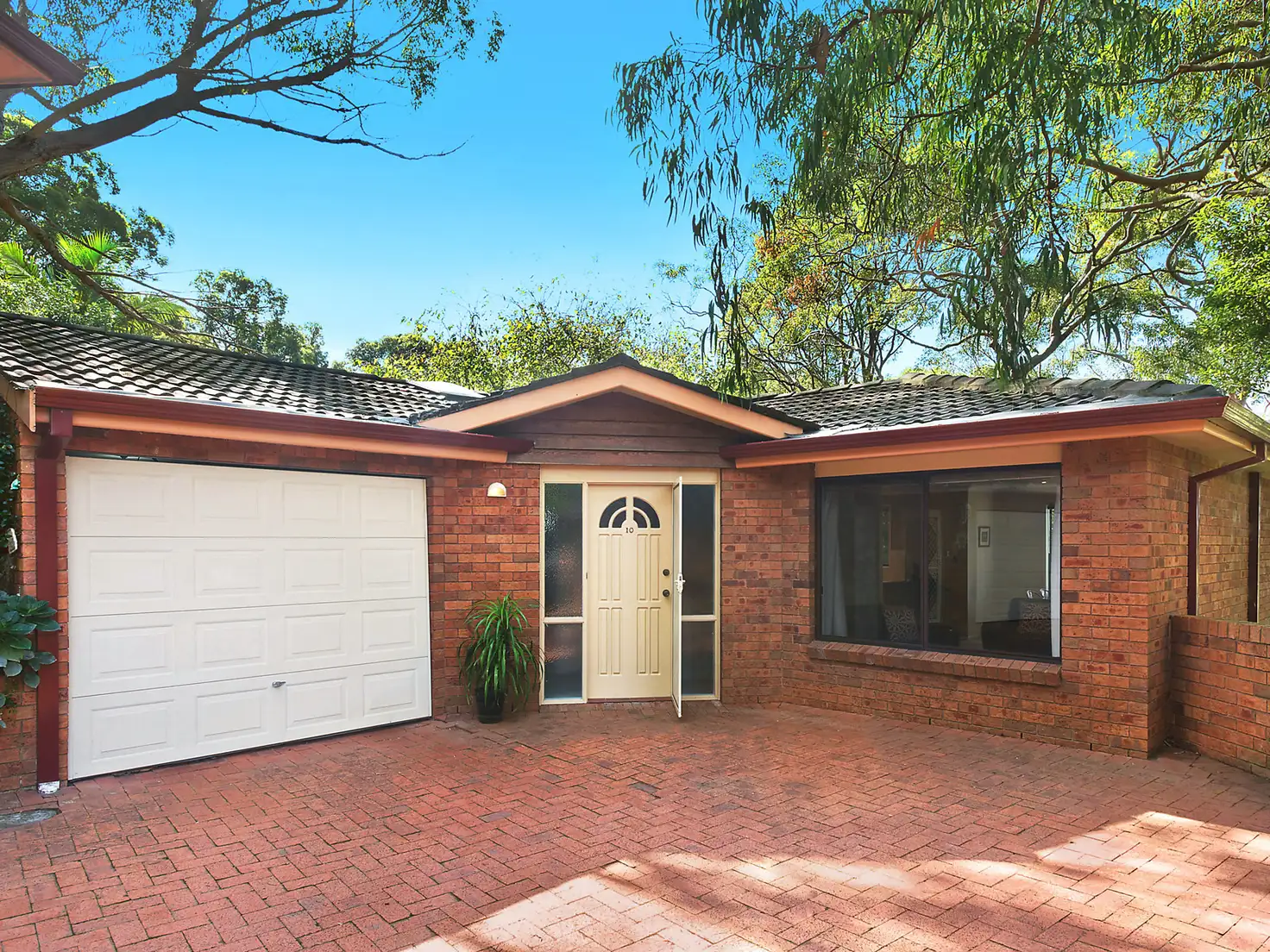 Main view of Homely townhouse listing, 10/17 Binya Place, Como NSW 2226