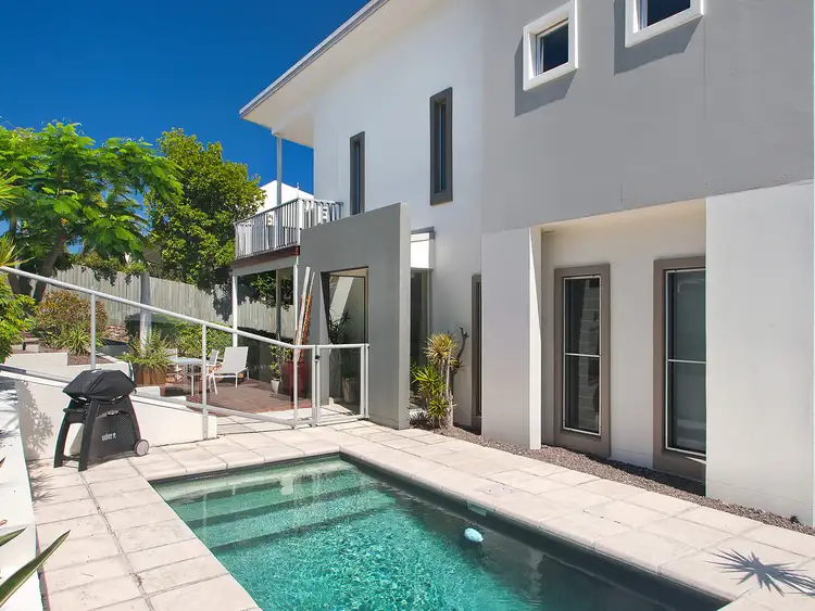 11 Seafarer Court, Castaways Beach QLD 4567
