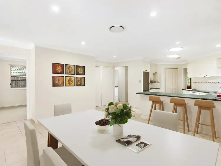 6 Piper Place, Springfield Lakes QLD 4300