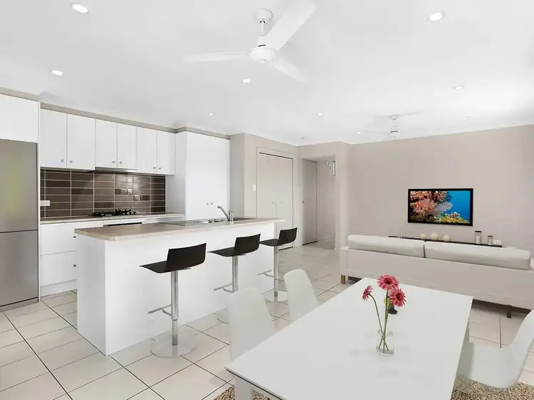 1/4 Lamington Drive, Redbank Plains QLD 4301