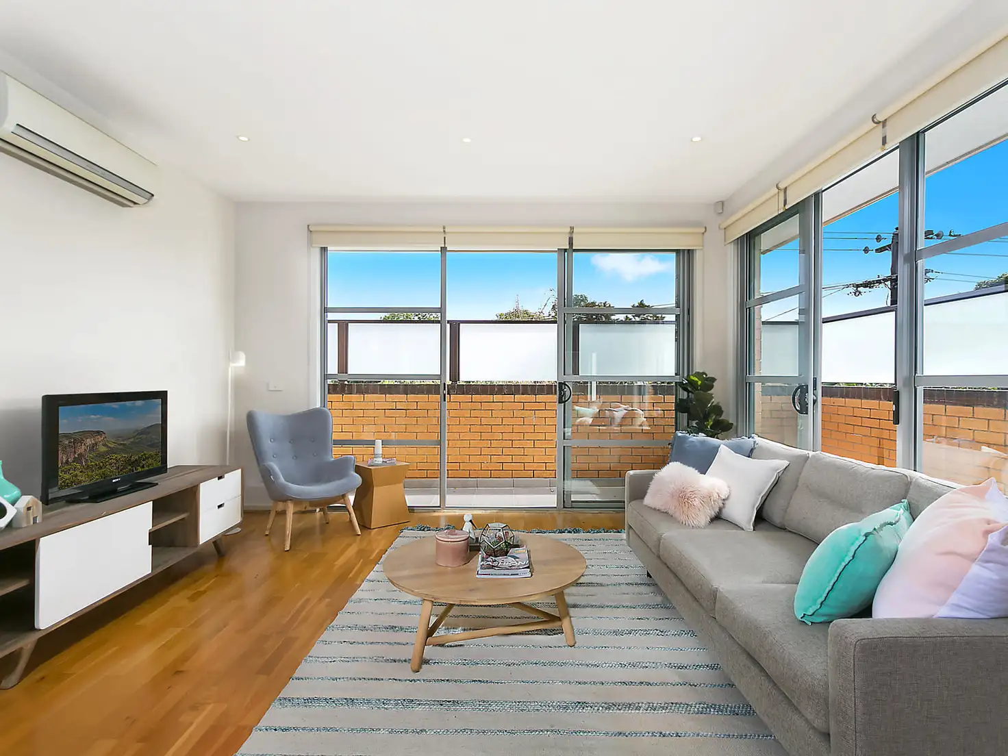 Main view of Homely apartment listing, 2/218 Kambrook Road, Caulfield VIC 3162