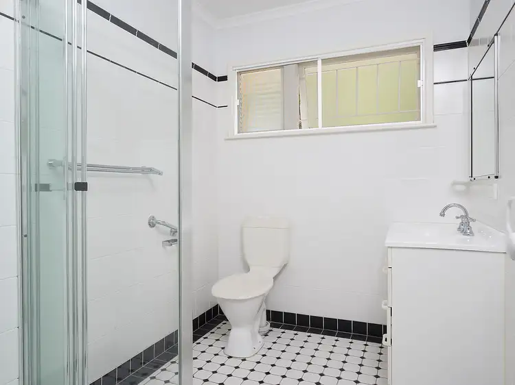 Fifth view of Homely apartment listing, 4/104 Oriel Road, Clayfield QLD 4011