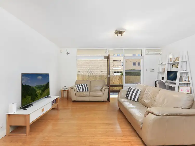 Fourth view of Homely apartment listing, 4/30 Clarence Avenue, Dee Why NSW 2099