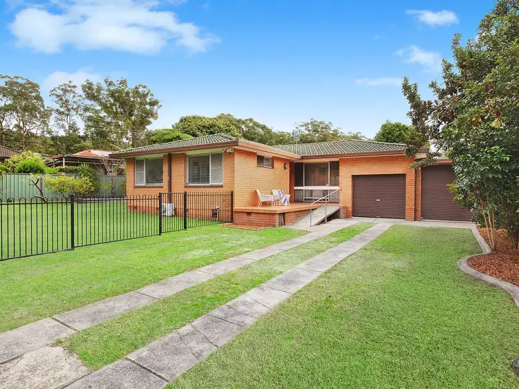 16 Jirrah Avenue, Point Clare NSW 2250