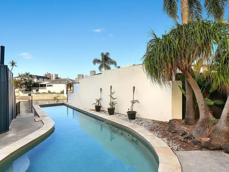 31 Merrimac Boulevard, Broadbeach Waters QLD 4218