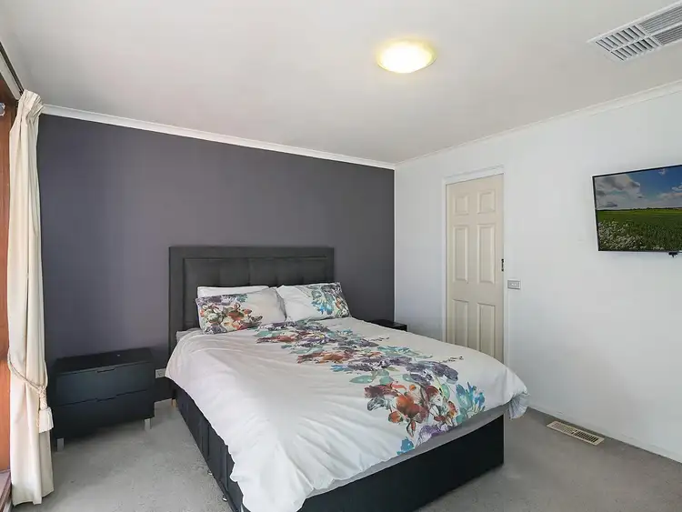 Fifth view of Homely house listing, 10 Hazlitt Glade, Gordon ACT 2906