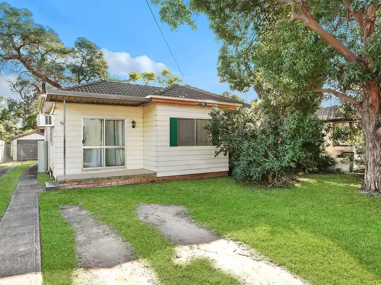 30 Parkland Avenue, Macquarie Fields NSW 2564