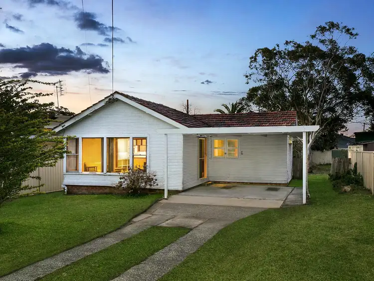 2 Altona Avenue, Bateau Bay NSW 2261